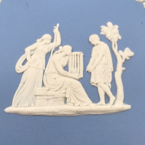 Wedgwood Blue Jasperware Lidded Keepsake/Trinket Box - Picture 3 of 15